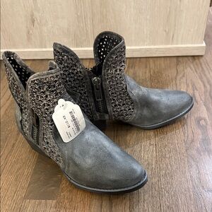 NWT Circle G Corral Trading Gray Cowhide Ankle Boots Women’s 10M